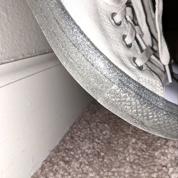 Miley Cyrus Limited Edition Converse All Star Low Top Sneakers by Chuck Taylor - Picture 6 of 6